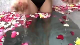 Tempting Japanese whore Mariko Okubo bathes in a spa with roses