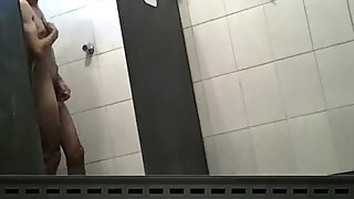Excitat în duș, sală de sport, saună 6