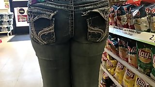ASS AT THE 7 ELEVEN
